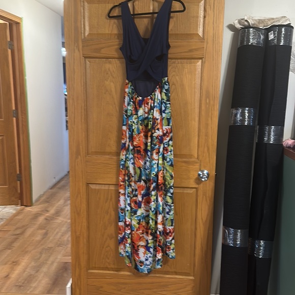 Hi lo , criss cross open back, dress - Picture 3 of 3